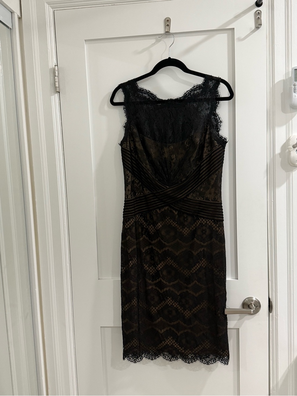 NWT Tadashi Shoji black lace sleeveless dress w/ tan lining (good condition)
